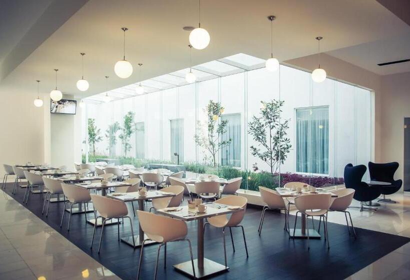 ホテル Fiesta Inn Plaza Central Aeropuerto