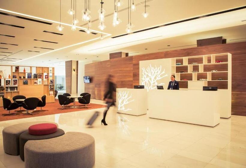 ホテル Fiesta Inn Plaza Central Aeropuerto