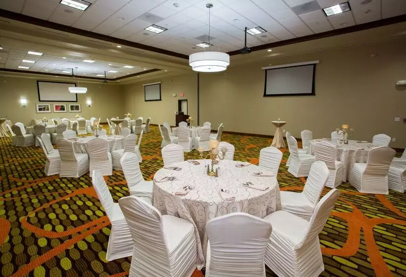 Отель Hilton Garden Inn Cincinnati/west Chester