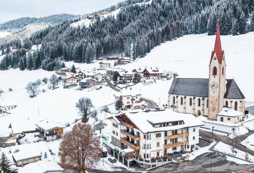 ホテル Kirchenwirt