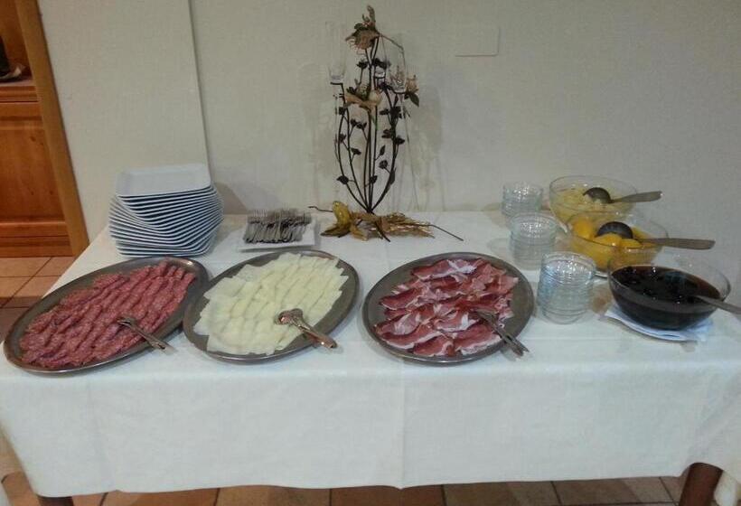 בית מלון כפרי Pineta