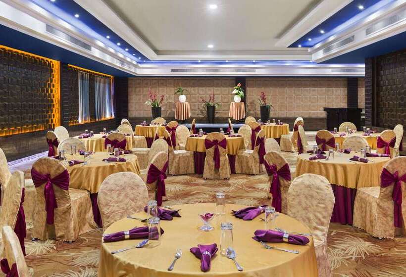 בית מלון כפרי Ramada By Wyndham Alleppey