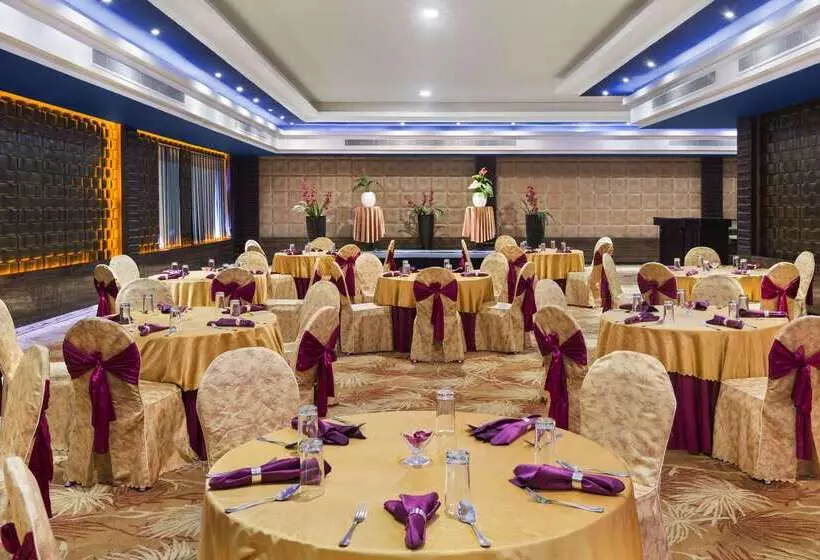 בית מלון כפרי Ramada By Wyndham Alleppey