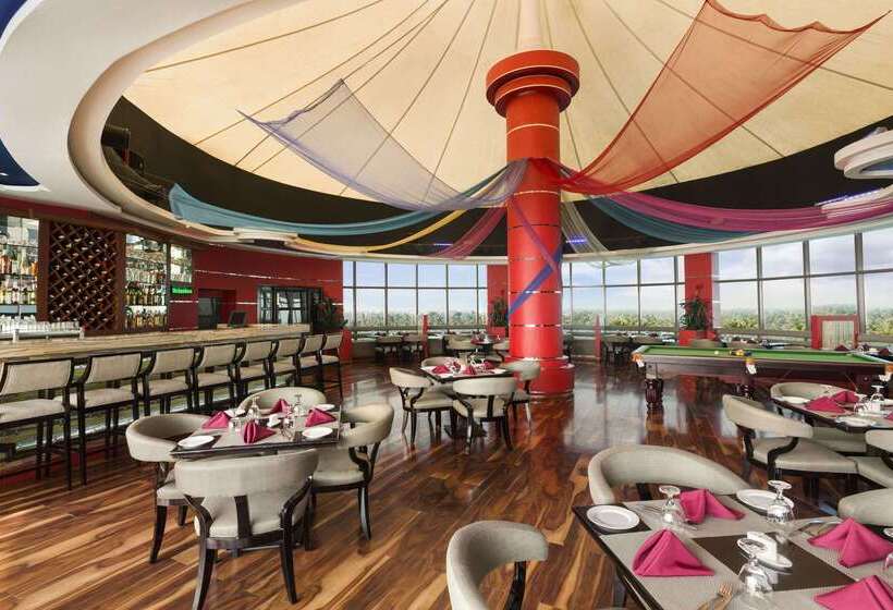 בית מלון כפרי Ramada By Wyndham Alleppey