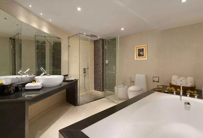 בית מלון כפרי Ramada By Wyndham Alleppey