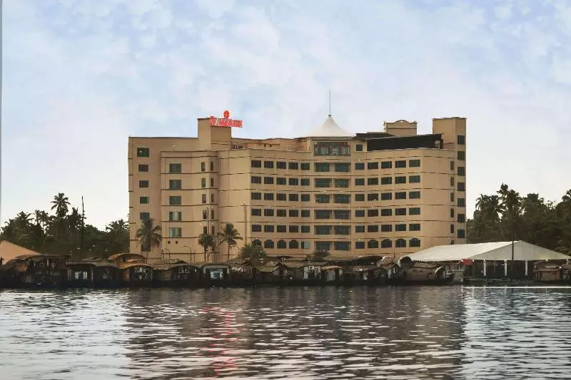 בית מלון כפרי Ramada By Wyndham Alleppey