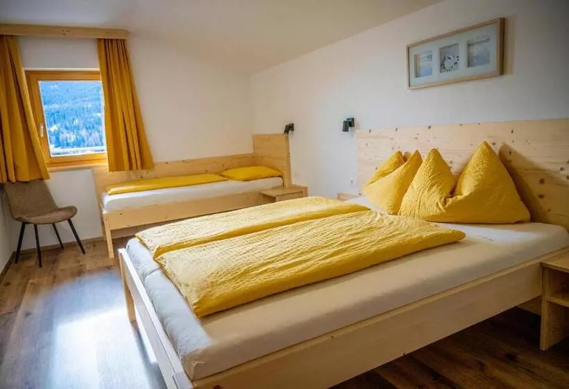 בית מלון כפרי Residence Montana