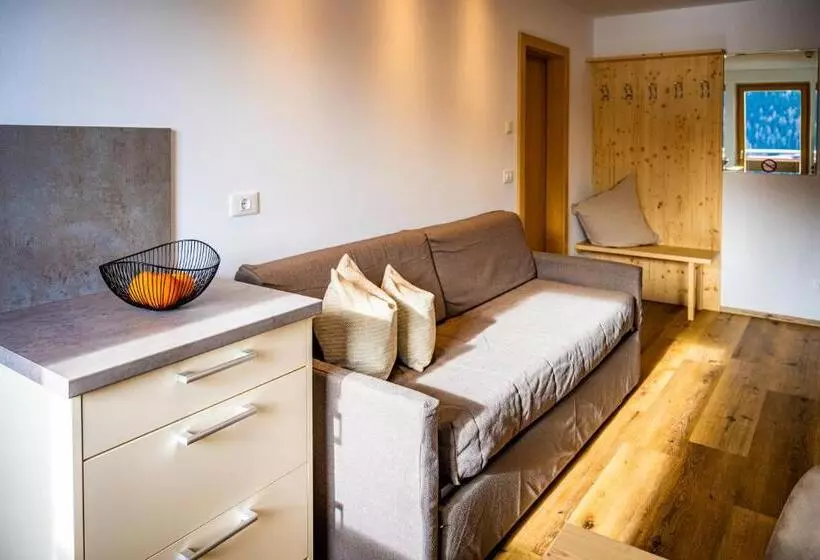 בית מלון כפרי Residence Montana