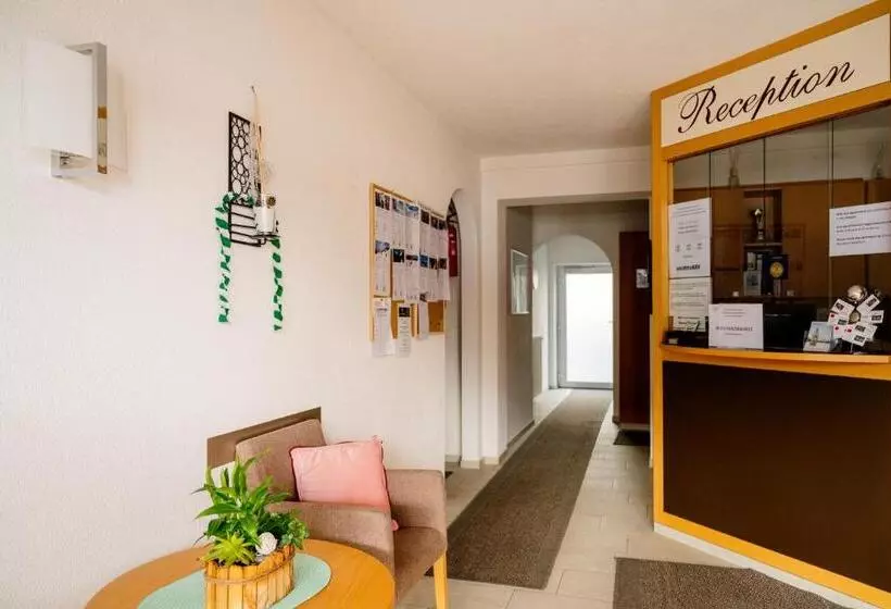 בית מלון כפרי Residence Montana