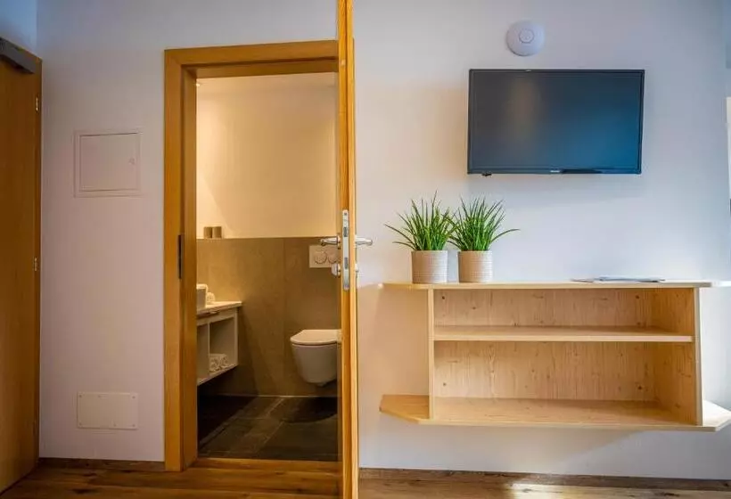 בית מלון כפרי Residence Montana