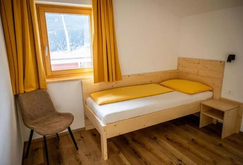 בית מלון כפרי Residence Montana