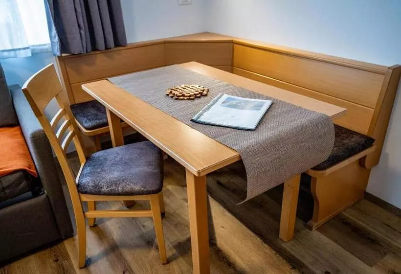 בית מלון כפרי Residence Montana