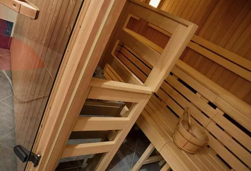 בית מלון כפרי Residence Montana