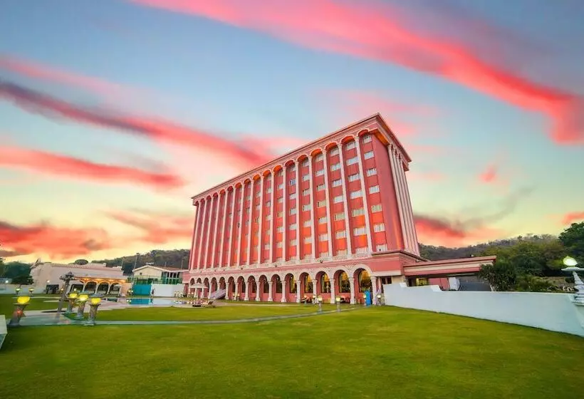 ホテル Ramoji Film City Sitara Luxury