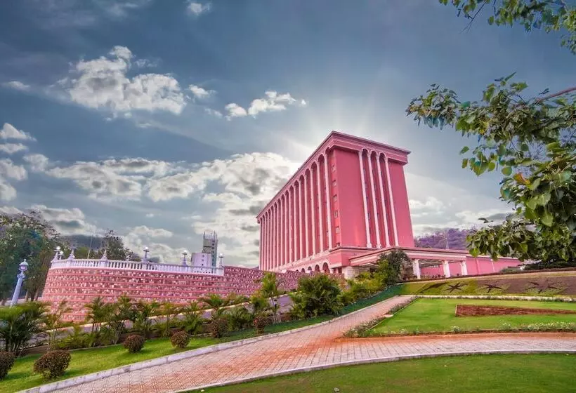 ホテル Ramoji Film City Sitara Luxury