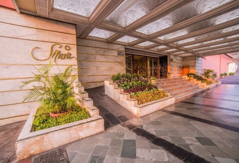 호텔 Ramoji Film City  Sitara Luxury