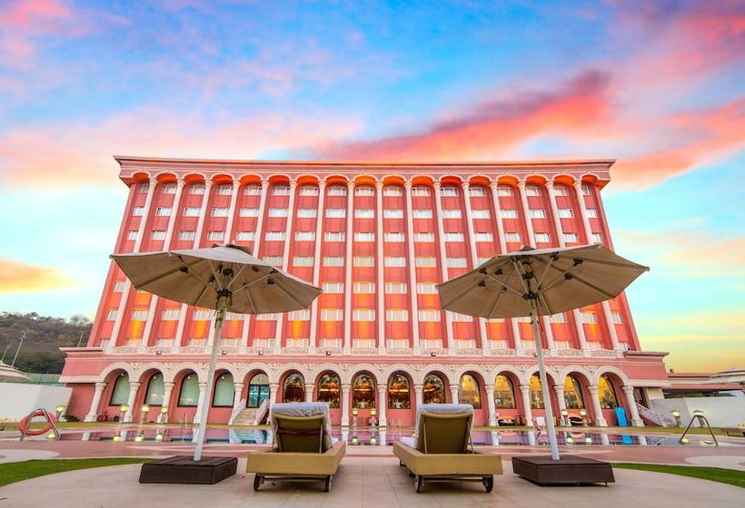 호텔 Ramoji Film City  Sitara Luxury