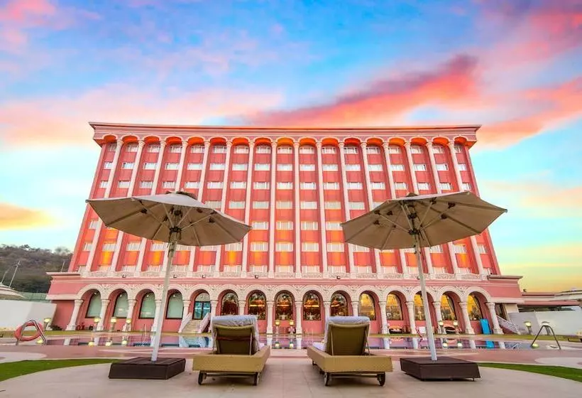 ホテル Ramoji Film City Sitara Luxury