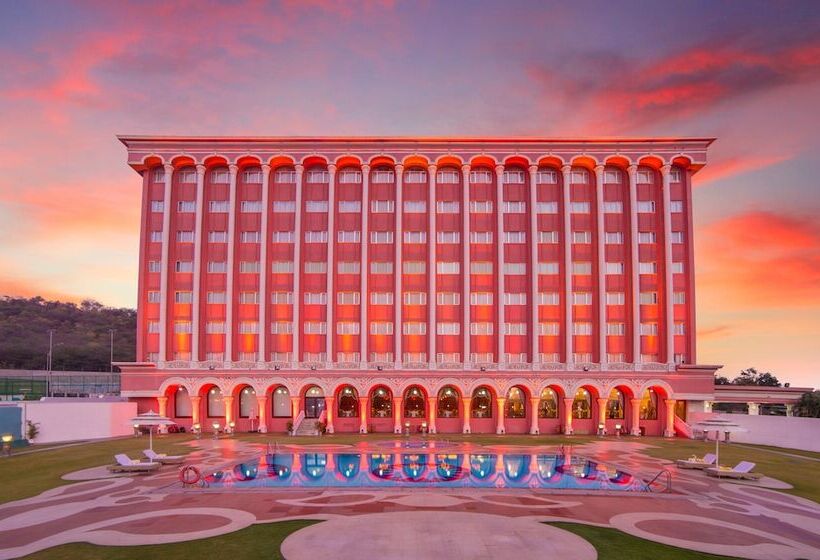 호텔 Ramoji Film City  Sitara Luxury