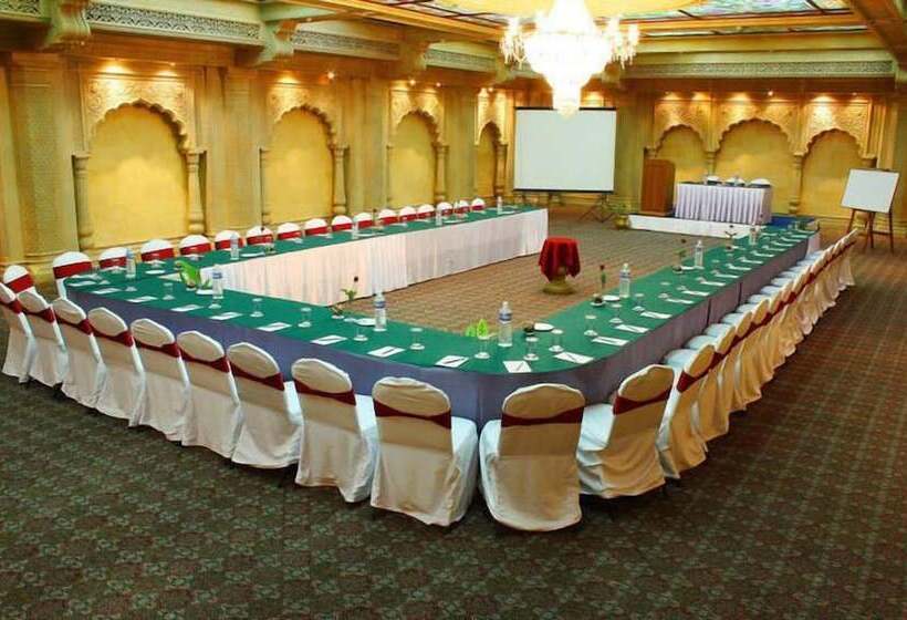 호텔 Ramoji Film City  Sitara Luxury