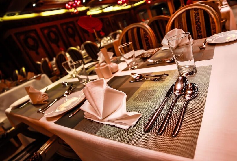 호텔 Ramoji Film City  Sitara Luxury