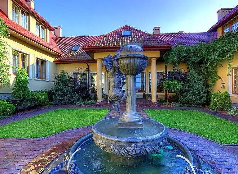 ホテル Wellness & Spa Nowy Dwór