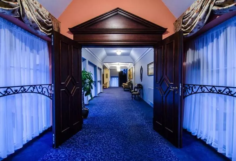 ホテル Wellness & Spa Nowy Dwór