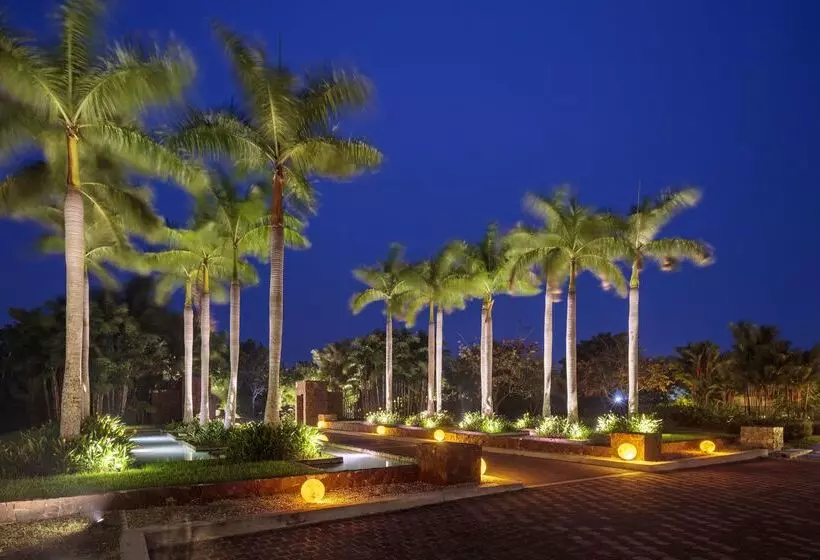 Indura Beach & Golf Resort Curio Collection By Hilton