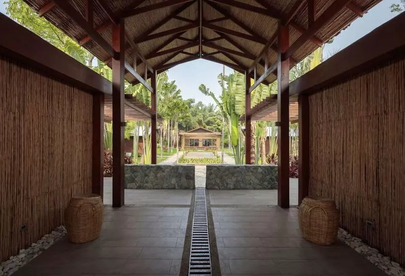 Indura Beach & Golf Resort Curio Collection By Hilton