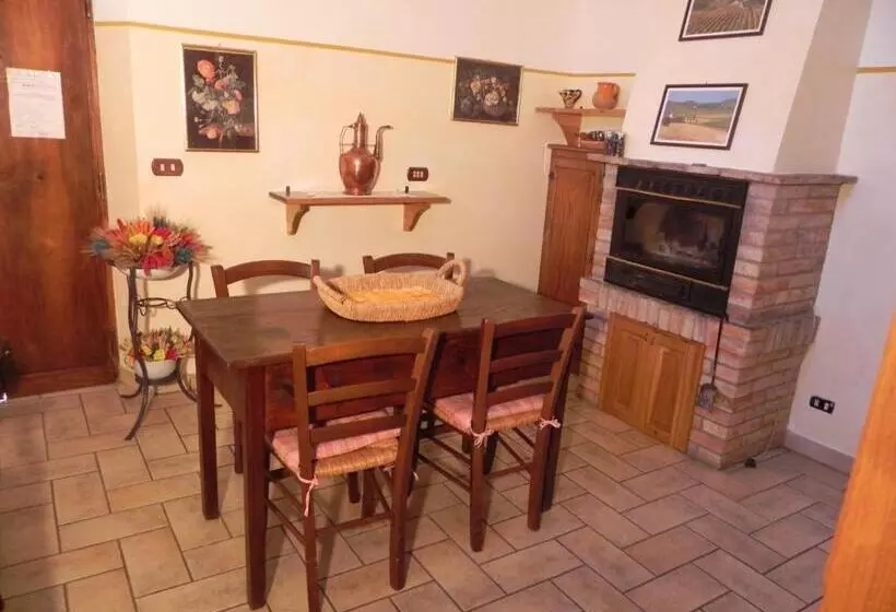 ホテル Agriturismo Podere Fucile