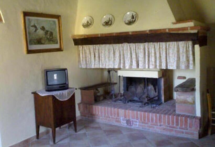 فندق Agriturismo Podere Fucile