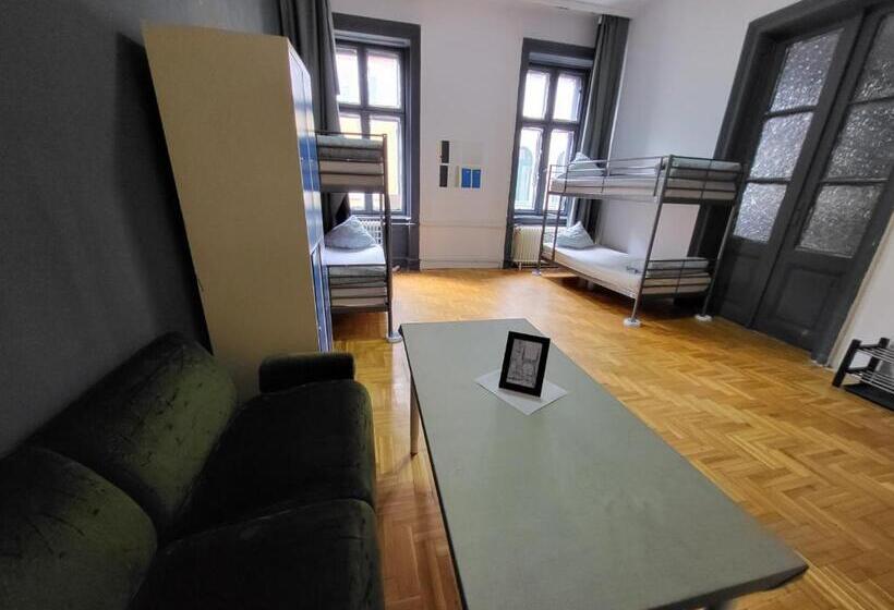 بنسيون Casa Nora