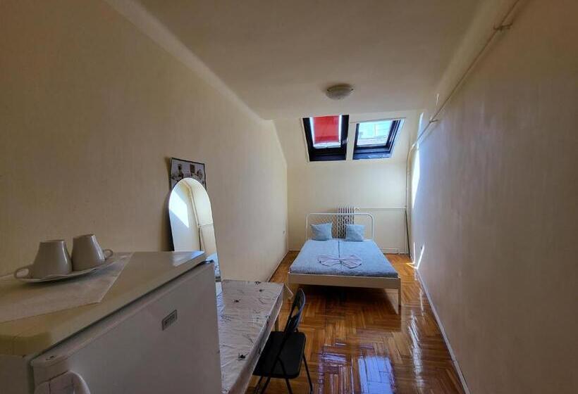 بنسيون Casa Nora