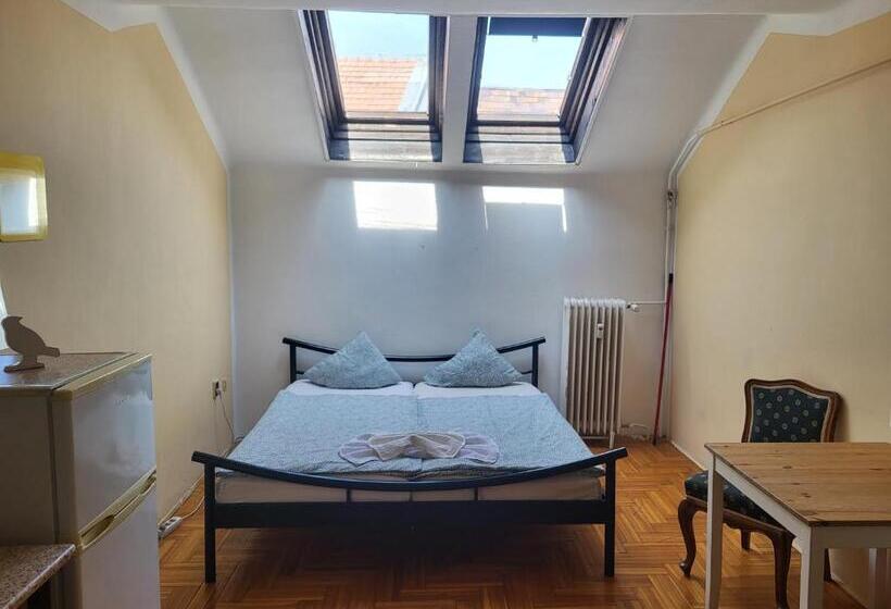 بنسيون Casa Nora