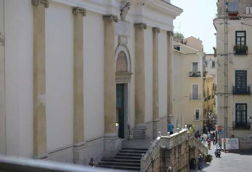 تختخواب و صبحانه Il Duomo Salerno