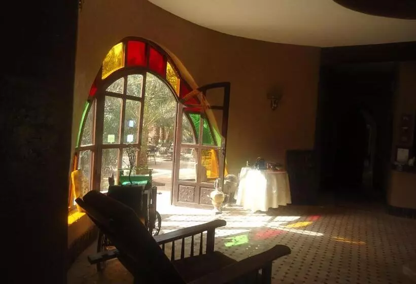 تختخواب و صبحانه La Rose Du Desert