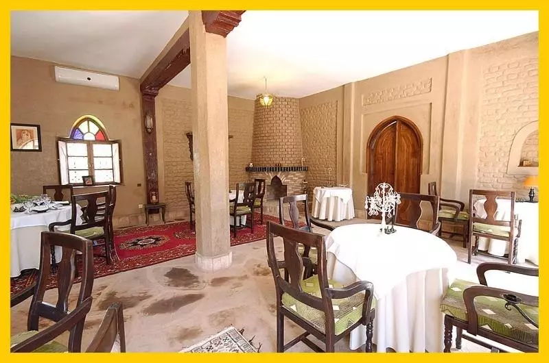 تختخواب و صبحانه La Rose Du Desert