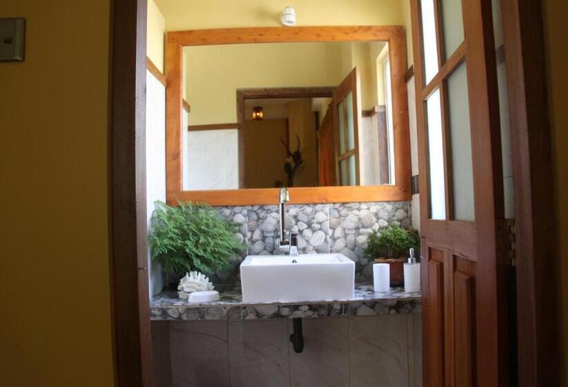 تختخواب و صبحانه Lily Bank Cottage