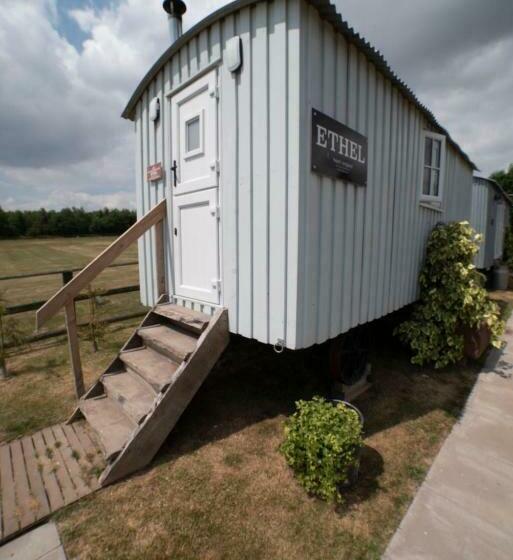 צימר Old Hall House, Nec