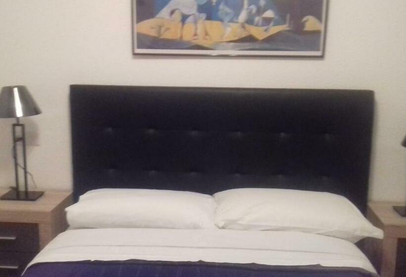 ベッドアンドブレックファースト Pensión Room Pamplona