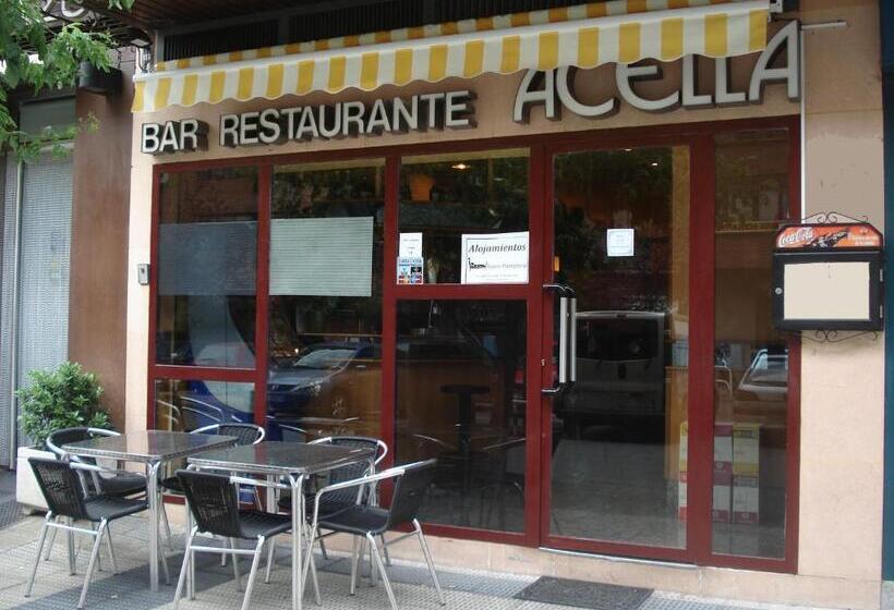 ベッドアンドブレックファースト Pensión Room Pamplona