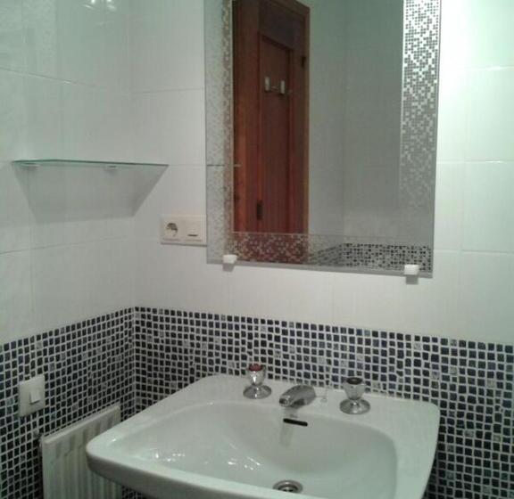 ベッドアンドブレックファースト Pensión Room Pamplona