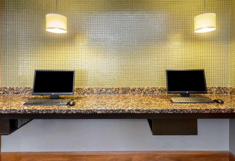 هتل La Quinta By Wyndham Longview North