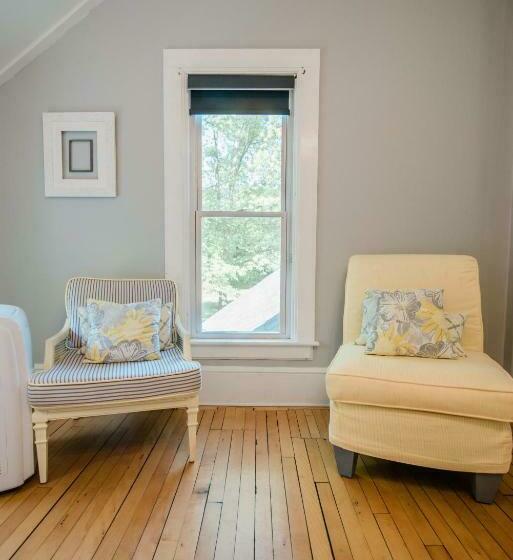 Mahaney Suite Bw Boutique