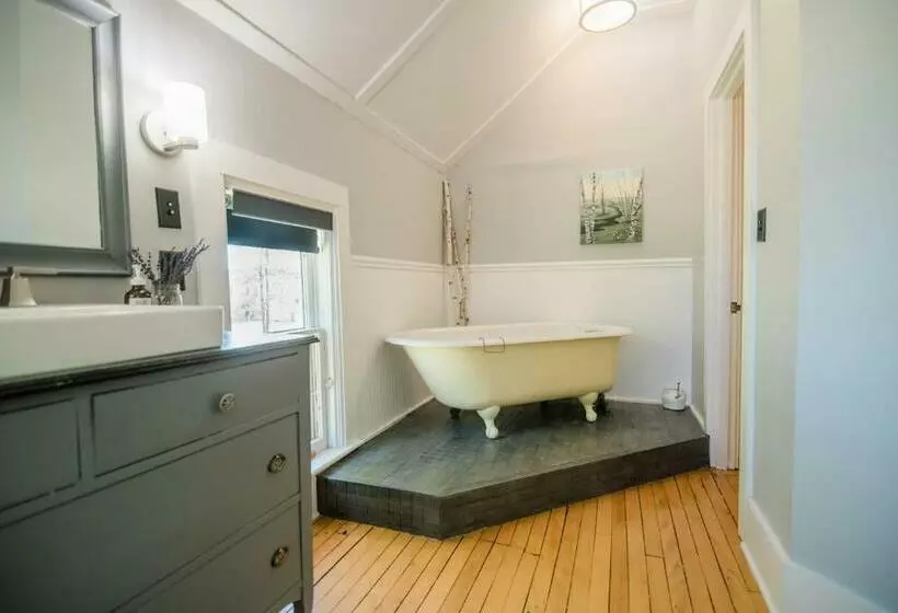 Mahaney Suite Bw Boutique