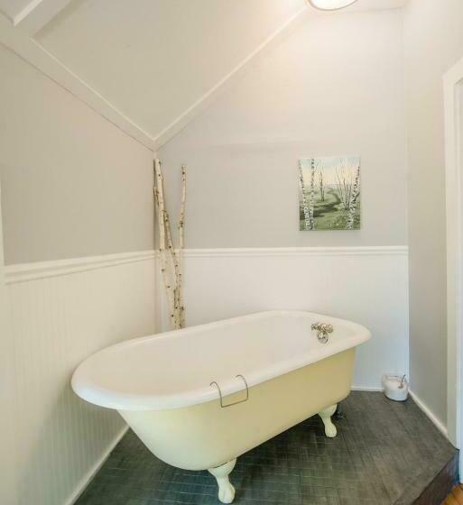 Mahaney Suite Bw Boutique