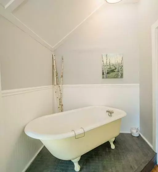 Mahaney Suite Bw Boutique