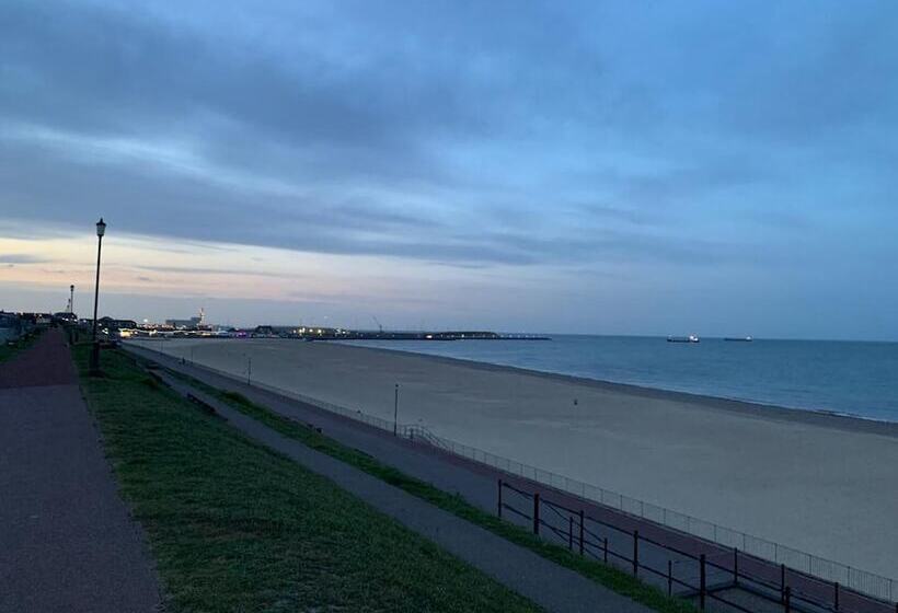 Newly Renovated 2 Bed House In Gorleston On Sea