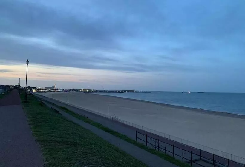 Newly Renovated 2 Bed House In Gorleston On Sea