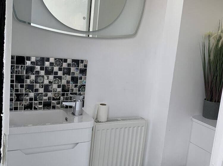 Newly Renovated 2 Bed House In Gorleston On Sea